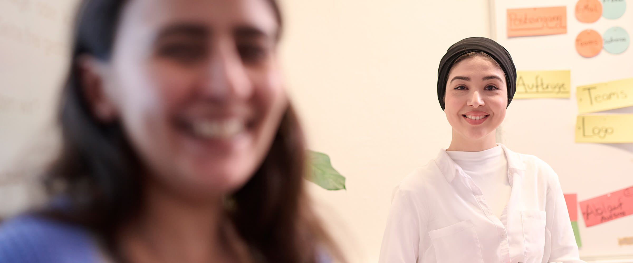 Zwei Schülerinnen der BS 29