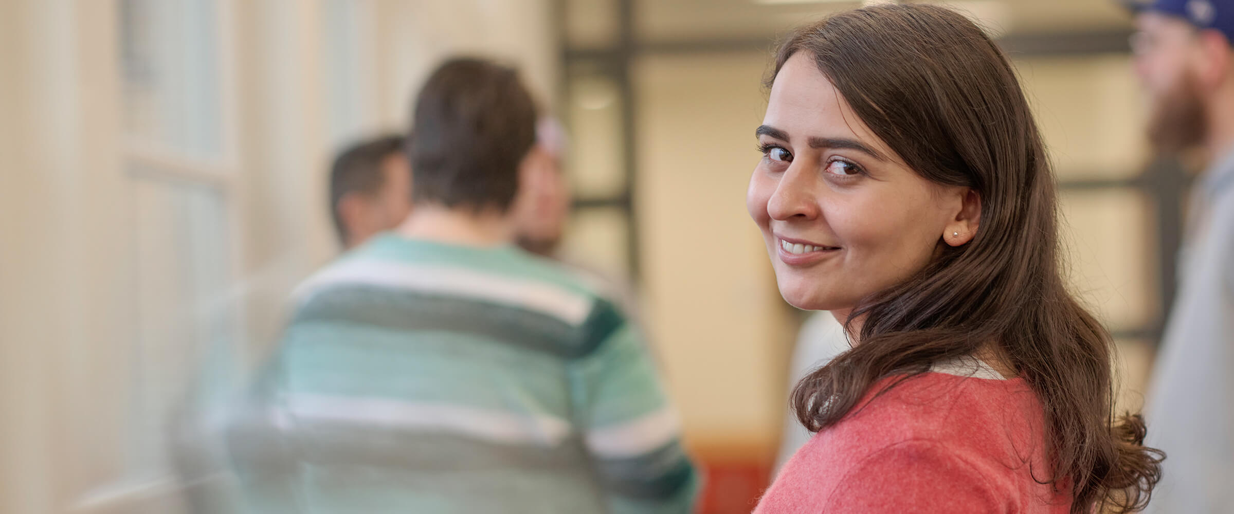 Schülerin im Flur der BS29