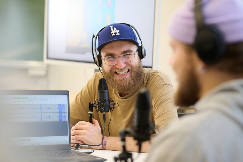 Schüler der BS 29 bei einer Podcastaufnahme