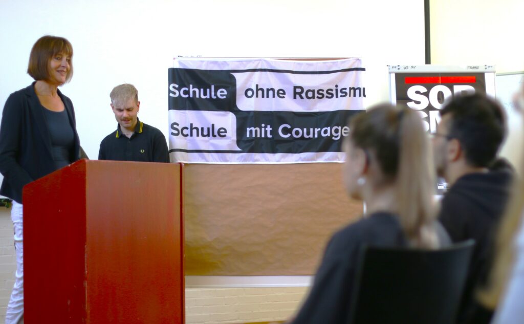 Schule ohne Rassismus - Würdigung der FOS und BOS-Schüler durch Marlies Troeder